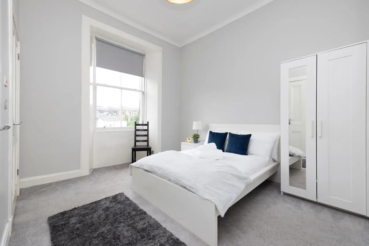 Apartmán Joivy Splendid 4-Bed Flat Near The Castle Edinburgh 0*,