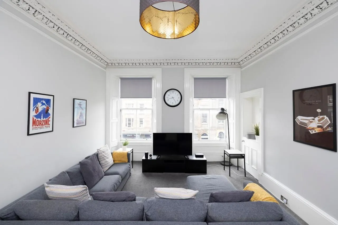 דירות אדינבורו Joivy Splendid 4-Bed Flat Near The Castle 0*,  בריטניה