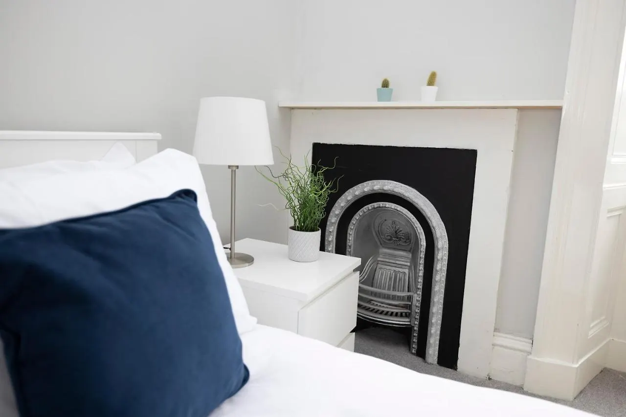 דירות אדינבורו Joivy Splendid 4-Bed Flat Near The Castle