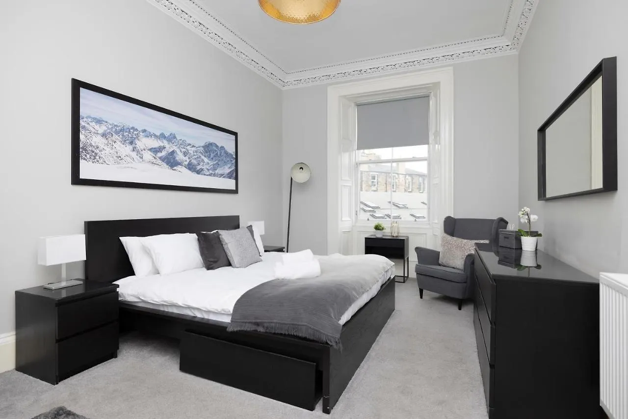 דירות אדינבורו Joivy Splendid 4-Bed Flat Near The Castle 0*,
