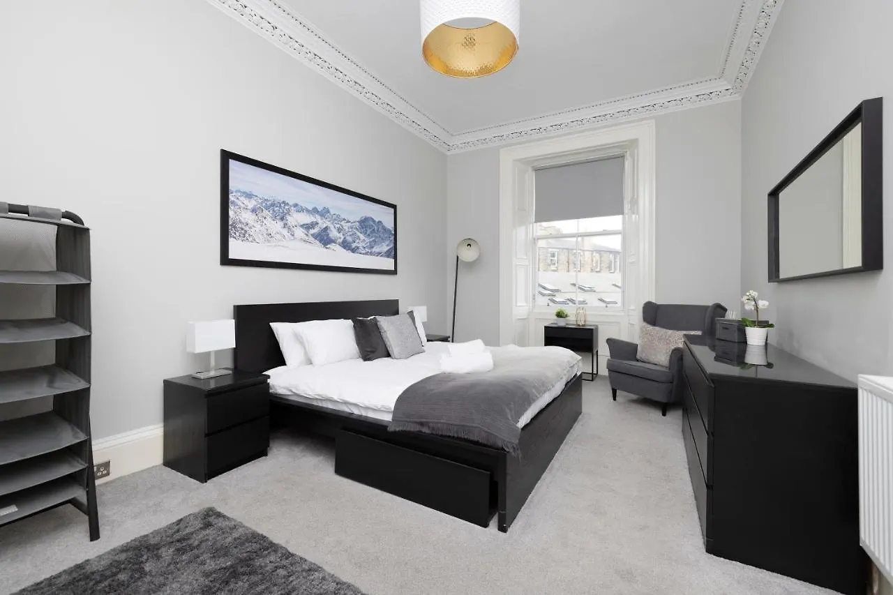 דירות אדינבורו Joivy Splendid 4-Bed Flat Near The Castle 0*,  בריטניה